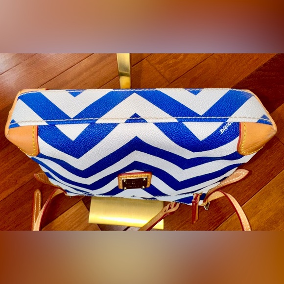 Dooney & Bourke Navy and White Chevron Crossbody Bag - Picture 5 of 13